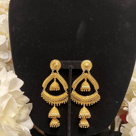 NEW India Gold Tone Chandelier Earrings - Picture 1 of 4